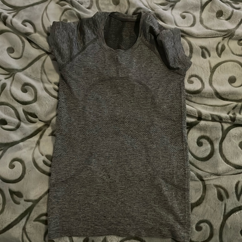 grey lululemon swifly tech